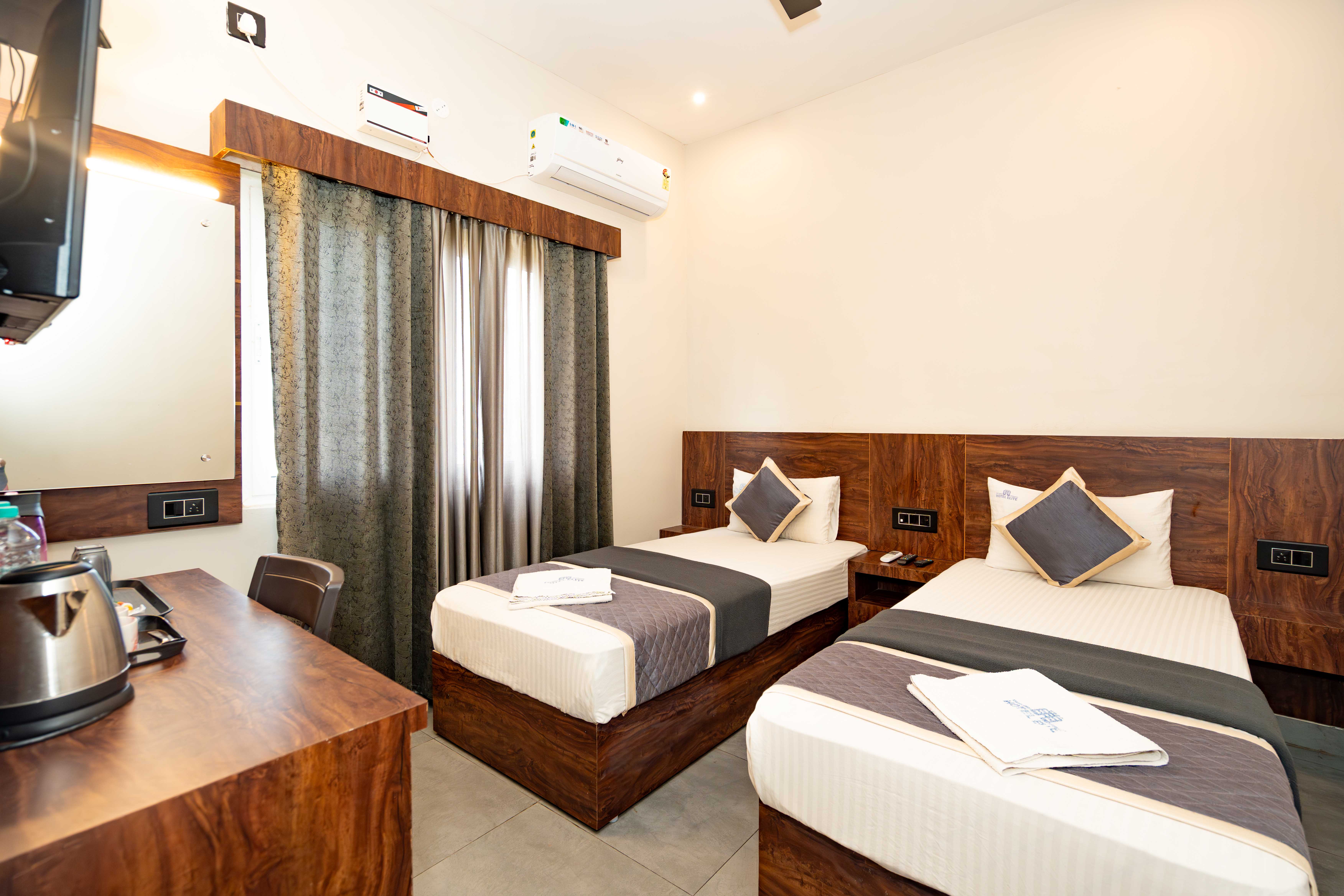 Deluxe Twin Bed Room